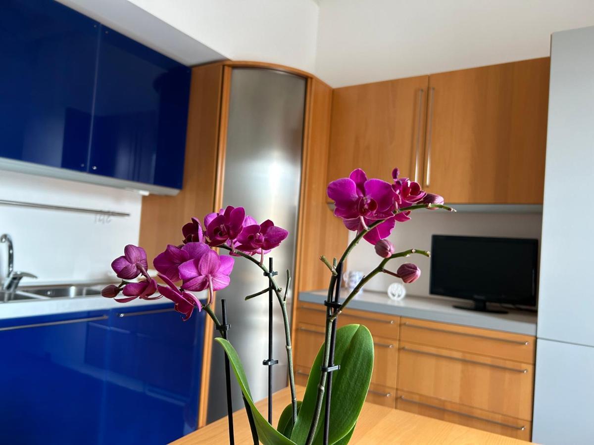 A Due Passi Da Apartment โคราโต ภายนอก รูปภาพ
